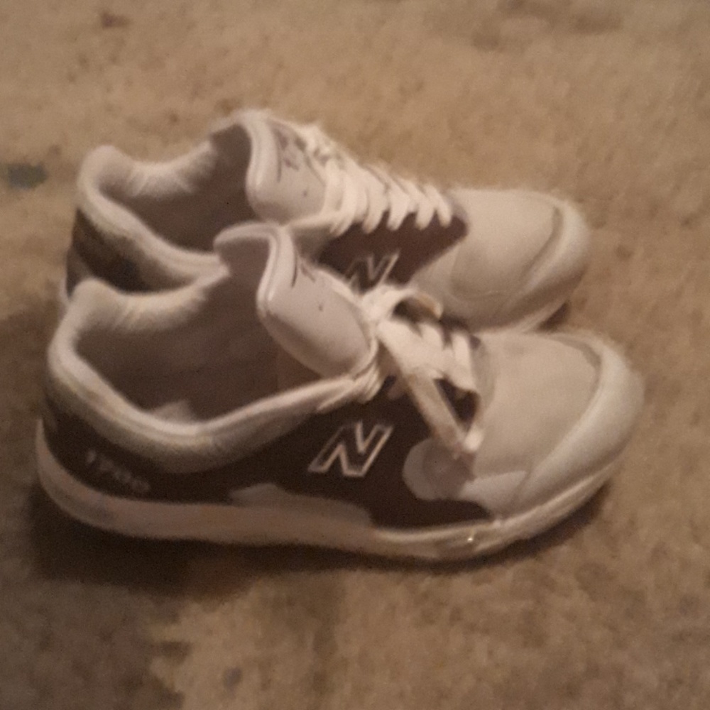 grey and burgundy new balance 1700